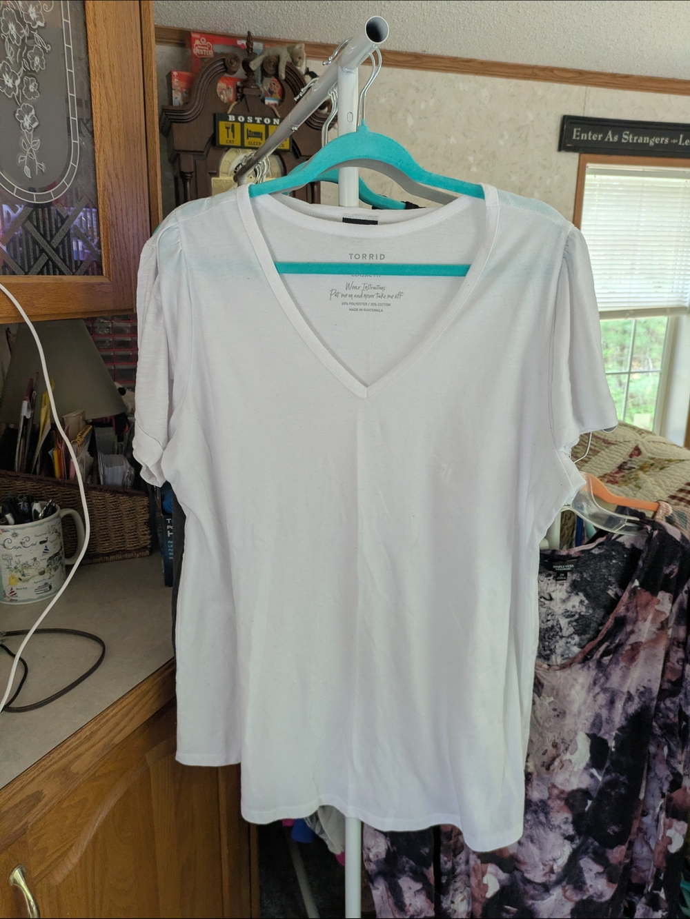 torrid White V-Neck Short Sleeve Tee